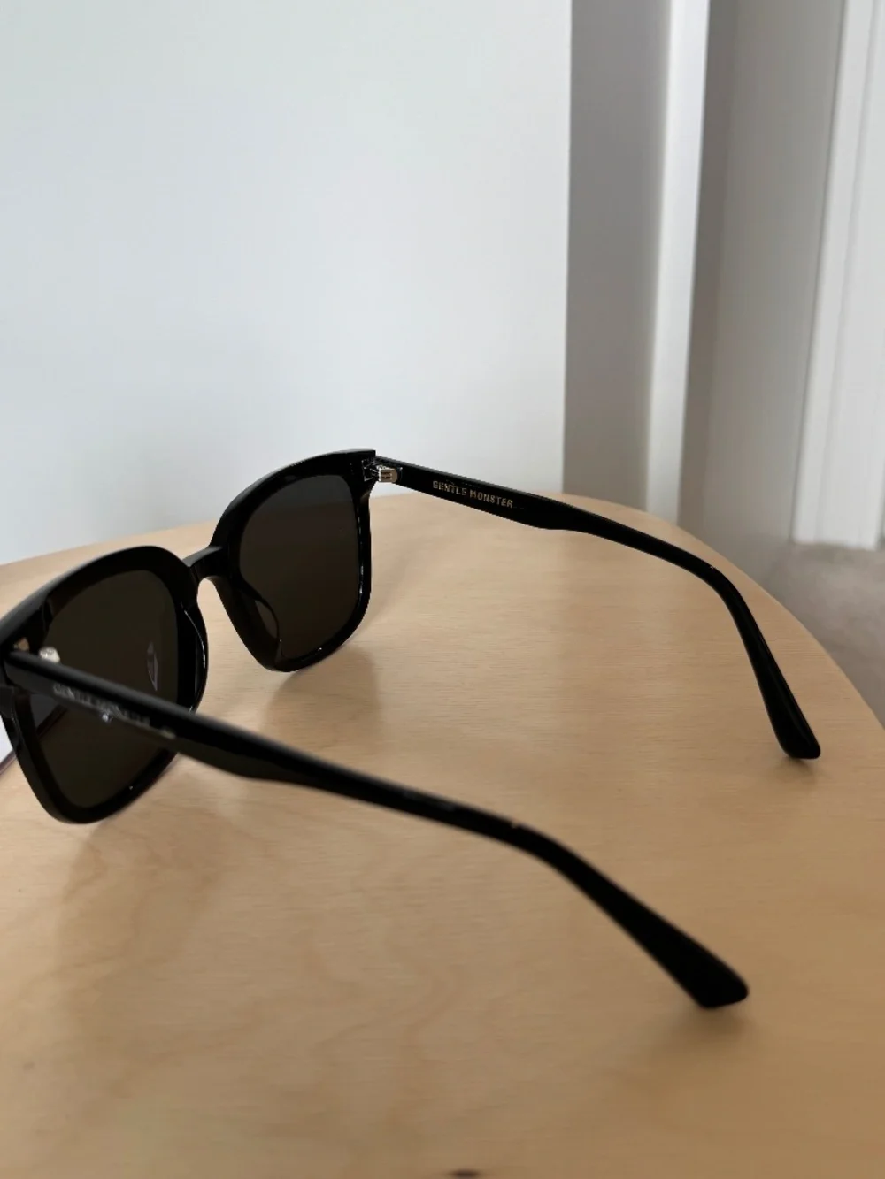 Gentle Monster Frida S Sunglasses in Black (Small)
